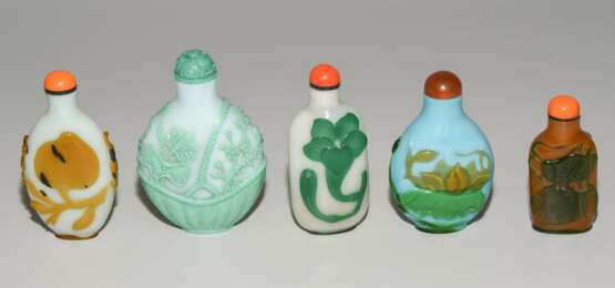 5 Überfangglas Snuff Bottles - photo 4