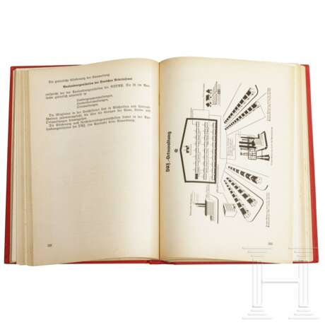 Organisationsbuch der NSDAP, fünf Bände "Reichstagung in Nürnberg 1934-38", zwei Bücher Parteitag - Foto 2