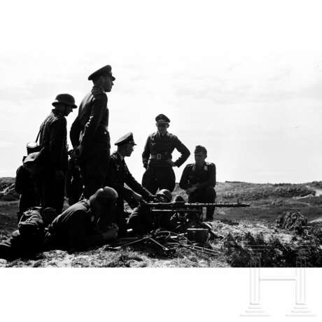 Große Gruppe Fotos, Filmrollen und Dokumente des Unteroffiziers Hellmuth Ellermann in der Division "Hermann Göring" - photo 4