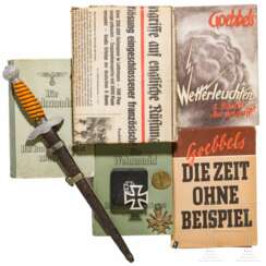 Eisernes Kreuz 1. Klasse 1939 im Etui, Dolch Luftwaffe, fünf Bücher, zwei Abzeichen