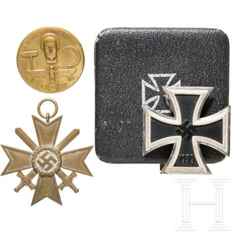 Eisernes Kreuz 1. Klasse 1939 im Etui, Dolch Luftwaffe, fünf Bücher, zwei Abzeichen - photo 3