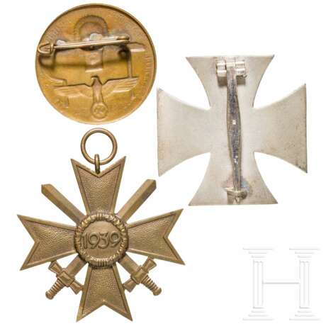 Eisernes Kreuz 1. Klasse 1939 im Etui, Dolch Luftwaffe, fünf Bücher, zwei Abzeichen - Foto 4