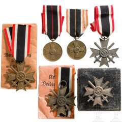 Vier Kriegsverdienstkreuze 1939 mit Schwertern