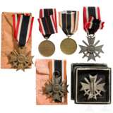Vier Kriegsverdienstkreuze 1939 mit Schwertern - Foto 2