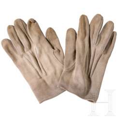 Paar Handschuhe für Führer mit Stempelung