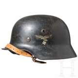 Stahlhelm M 35 der Luftwaffe mit einem Emblem - Foto 1