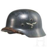 Stahlhelm M 35 der Luftwaffe mit einem Abzeichen - photo 1