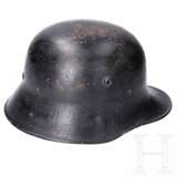 Stahlhelm M17, weiterverwendet bei der SS-VT - photo 1