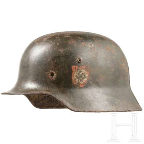 Stahlhelm M 35 der Waffen-SS mit beiden Abzeichen - photo 1