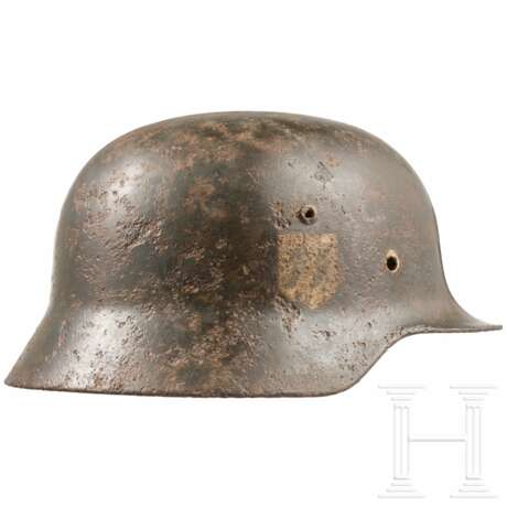 Stahlhelm M 35 der Waffen-SS mit beiden Abzeichen - photo 2