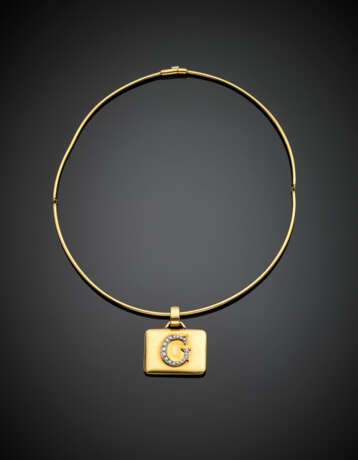 Collier rigido con pendente in oro giallo e bianco con lettera "G" in diamanti - photo 1