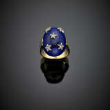 Anello in oro giallo con lapis cabochon e piccole stelle in oro bianco e diamanti - Foto 1