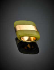 VHERNIER | Anello in oro giallo e prehnite