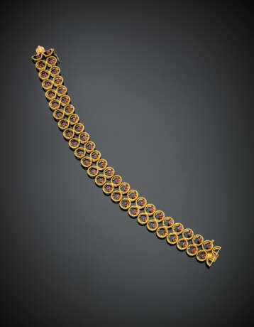 UNOAERRE | Bracciale in oro giallo a motivo modulare rifinito con rubini - photo 1