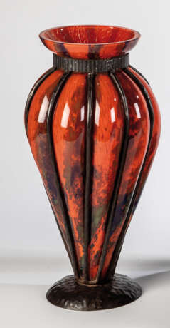 Vase mit Eisenfassung - Foto 1