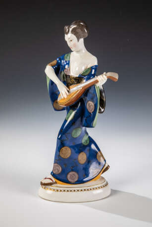Japanerin mit Mandoline - Foto 1