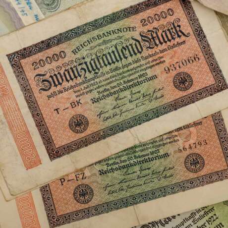 Bündel Banknoten mit Österreich, - photo 2