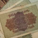 Bündel Banknoten mit Österreich, - Foto 5