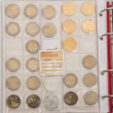 Sammlung Euro Münzen, unter anderem ca. 65 x 2 Euro, 18 x KMS verschiedener Länder, - Foto 3