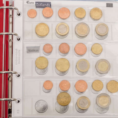 Sammlung Euro Münzen, unter anderem ca. 65 x 2 Euro, 18 x KMS verschiedener Länder, - Foto 4