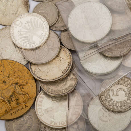Münzen und Banknoten - - photo 4