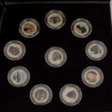 China - Konvolut mit diversen Souvenirmünzen und -medaillen, - Foto 3