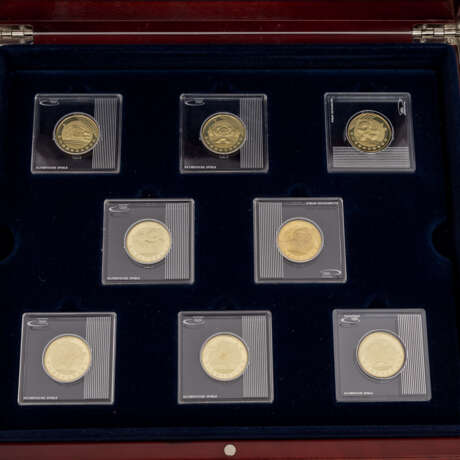 China - Konvolut mit diversen Souvenirmünzen und -medaillen, - фото 5