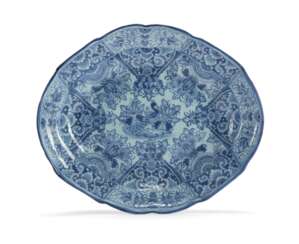 Ovalplatte mit Blaudekor