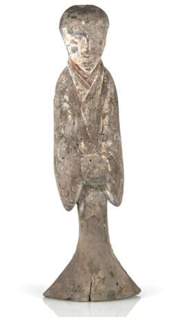 Figur einer stehenden Hofdame aus grauer Irdenware mit Resten von Bemalung - photo 1