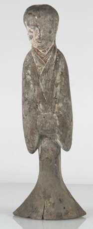 Figur einer stehenden Hofdame aus grauer Irdenware mit Resten von Bemalung - фото 2