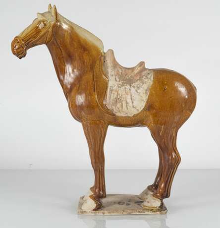 Braun-glasiertes Irdenware Modell eines stehenden Pferdes - Foto 2