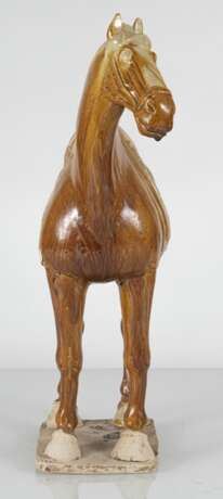 Braun-glasiertes Irdenware Modell eines stehenden Pferdes - photo 3