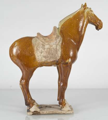 Braun-glasiertes Irdenware Modell eines stehenden Pferdes - Foto 4
