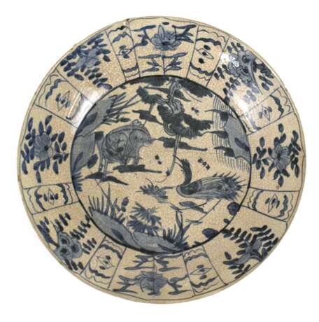 Teller aus Porzellan mit unterglasurblauem Tierdekor - Foto 1