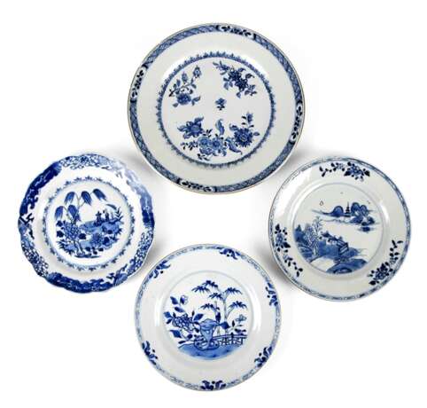 Vier Export-Porzellan-Teller mit blau-weißem Dekor - photo 1