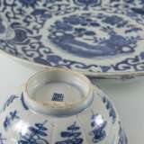 Unterglasurblaue Schale und Kumme aus Porzellan mit Blütendekor - Foto 4