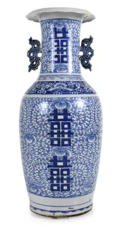 Bodenvase aus Porzellan mit blau-weißem Shuangxi-Dekor und seitlichen Handhaben - photo 1