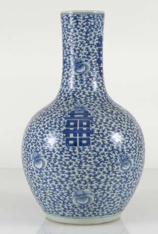 Unterglasurblaue Porzellanvase mit 'shuangxi'-Dekor - фото 3