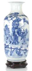 Unterglasurblau dekorierte Bodenvase aus Porzellan mit Darstellung von Su Shi und Qin Guan