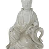 Dehua-Porzellan-Figur der sitzenden Guanyin - photo 1