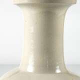 Vase mit cremefarbener craquelierter Glasur - photo 3
