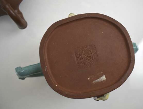 Vier Teekannen aus Yixing-Keramik und Zinn - Foto 5