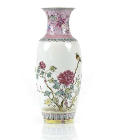Kleine 'Famille rose'-Vase mit Blumen- und Vogeldekor - photo 1