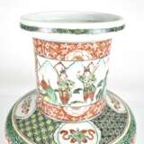 Rouleau-Vase mit Dekor zweier Romanszenen in den Farben der 'Famille verte' - photo 3