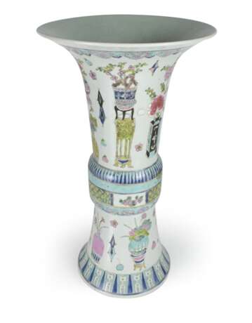 Gu-förmige Vase aus Porzellan mit Antiquitätendekor - Foto 1