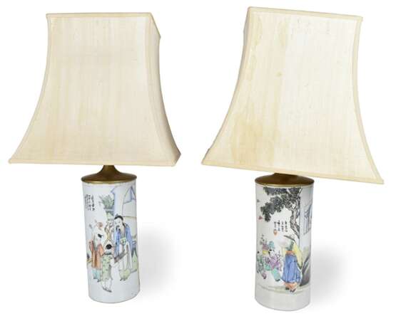 Zwei als Lampen montierte Hutständer aus Porzellan mit 'Famille rose'-Dekor - Foto 1