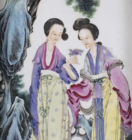 Porzellanmalerei zweier Damen im Garten - photo 2