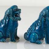 Paar türkisfarben glasierter Löwen aus Biskuit-Porzellan - фото 2