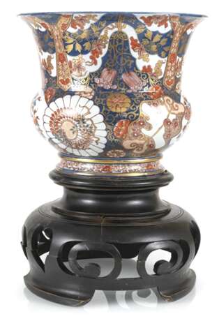 Großer Porzellan-Spucknapf aus Porzellan mit Imari-Dekor - photo 1