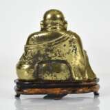 Bronzefigur des sitzenden Budai - photo 2
